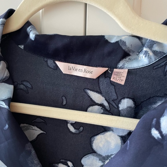 La Vie en Rose blue floral satin top - Picture 2 of 5